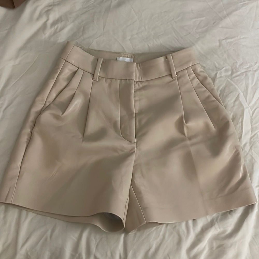wilfred / aritzia vegan leather shorts size 0